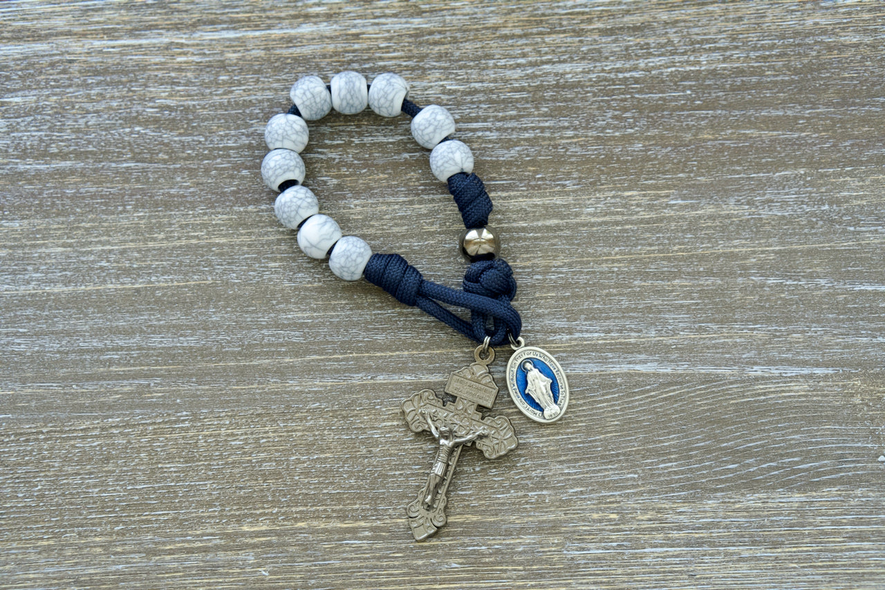 Marian Stronghold - Pocket Paracord Rosary, featuring durable paracord 550, 12mm acrylic beads, blue enamel Miraculous Medal, and 2-inch gunmetal Pardon Crucifix. Ideal Catholic gift for protection and guidance from Mary.