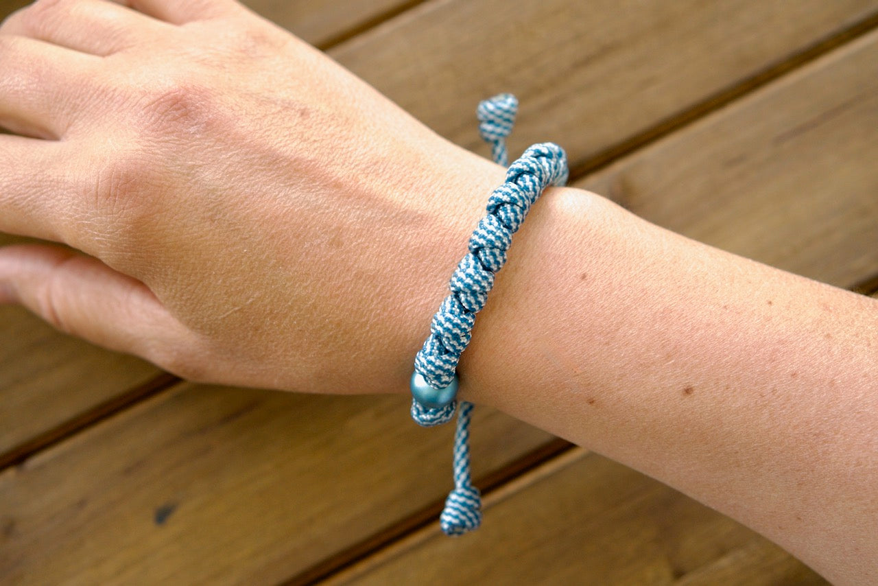 Embrace the strength of faith with our Mater Boni Consilii - Rosary Bracelet, an unbreakable paracord rosary bracelet designed by our Catholic family. Combining premium materials and unique style, this spiritual accessory is perfect for both personal devotion and as a thoughtful gift.