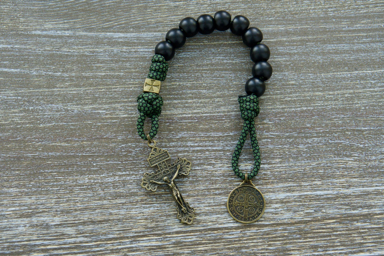 Sanctus Servo's 'Shield of Faith' - Green, Black & Olive 1 Decade Paracord Rosary with bronze Crusader cross beads, St. Benedict medal, and Pardon Crucifix. Durable, portable, and perfect for your faith journey.