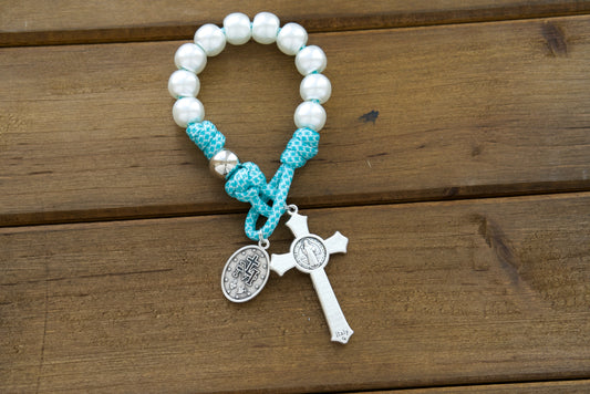 The Peaceful Waters - Teal Blue & White Pocket Paracord Rosary from Sanctus Servo, featuring premium paracord 550 rope, pearl Hail Mary beads, silver Our Father beads, St. Benedict Crucifix and Miraculous Medal, perfect for daily spiritual protection and battle-ready prayers on the go.