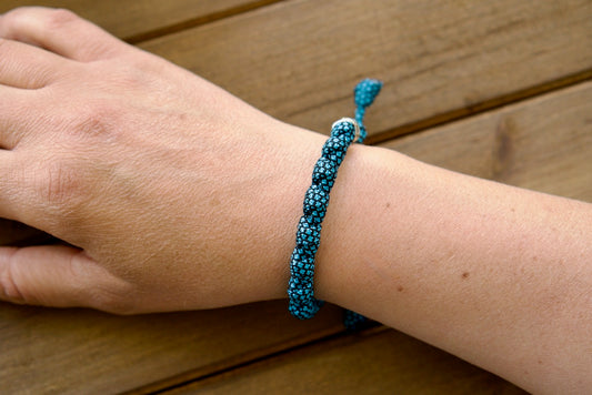 Sanctus Servo's Turquoise & Silver Rosary Bracelet, a premium paracord rosary bracelet featuring an elegant fusion of traditional Catholic design and modern aesthetics. Unbreakable and versatile, this faith companion is the perfect Catholic gift for any devout believer on their spiritual journey.