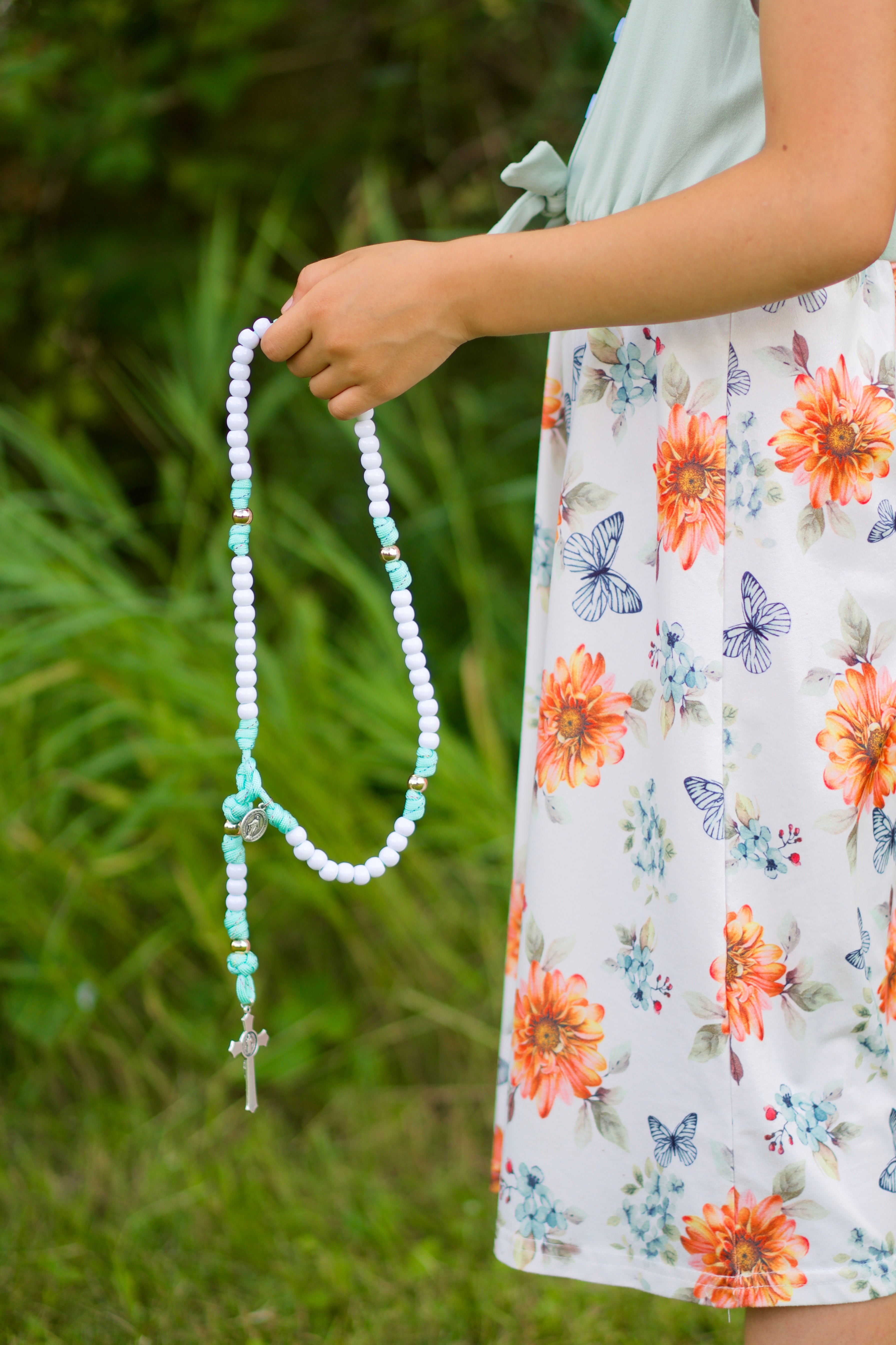 Rosaries for Kids: Teaching Young Catholics to Pray – Sanctus Servo