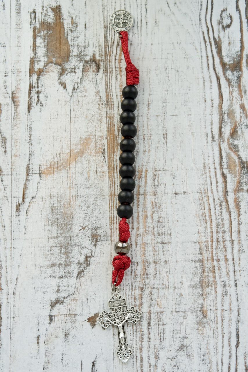 Defend your faith with The Defender of Faith - Maroon and Black - 1 Decade Paracord Rosary! This durable, unbreakable Catholic gift features powerful maroon rope & black beads, gunmetal accents, and a pardon crucifix. 