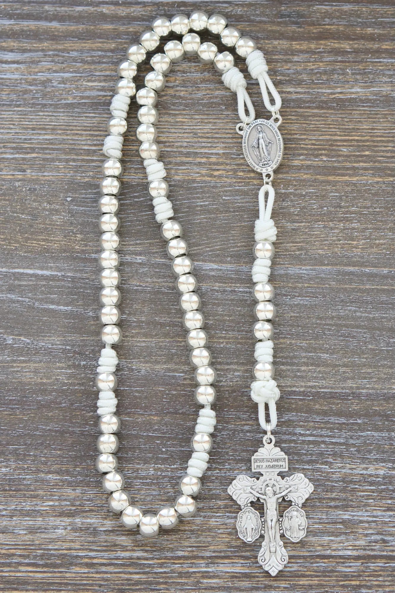 Divine Elegance premium metal paracord rosary in white with shiny silver beads and paracord 275.