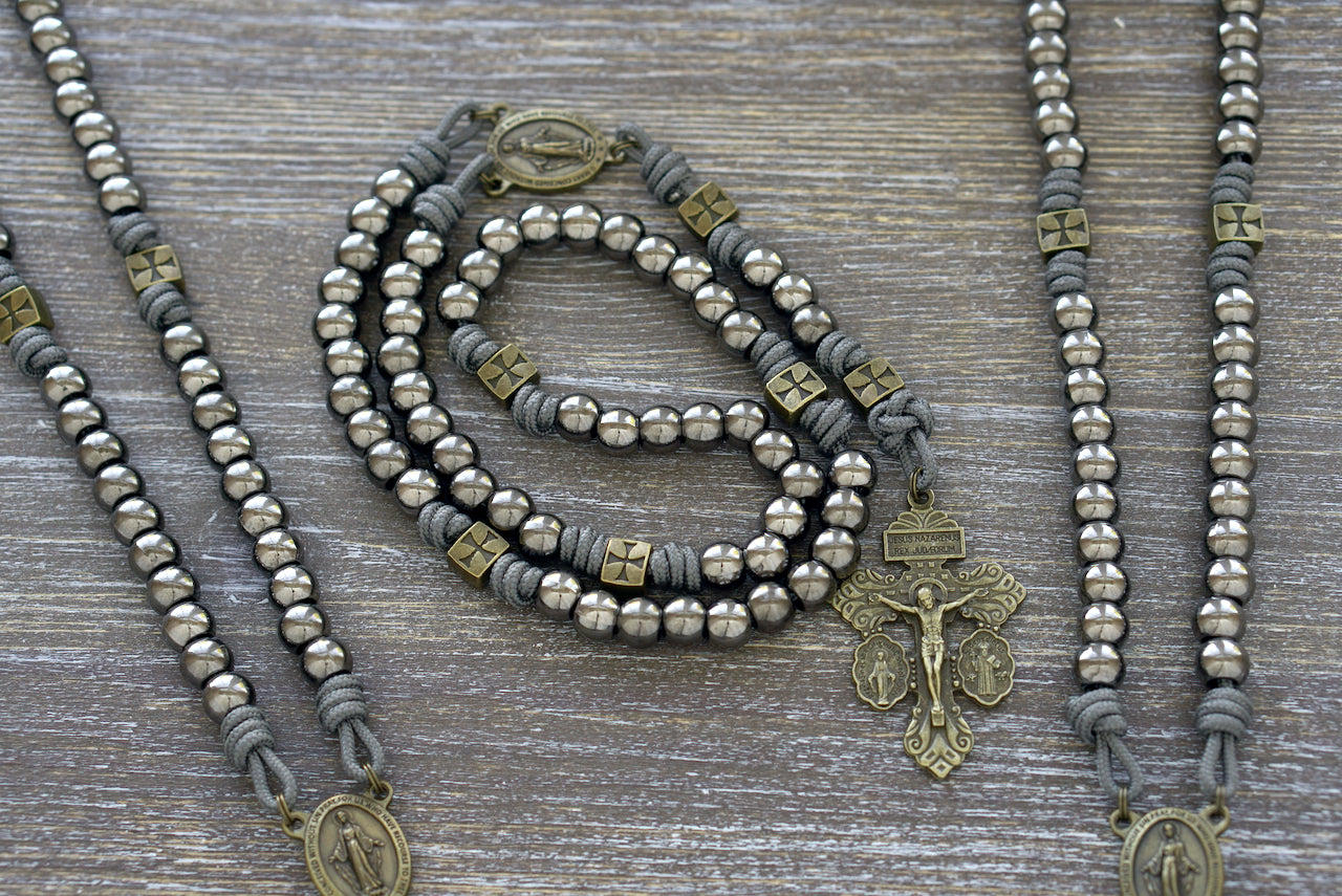  A premium paracord rosary featuring gunmetal & olive metal beads, a Miraculous Medal centerpiece, and a triple threat pardon crucifix. Handcrafted for durability and Catholic devotion.