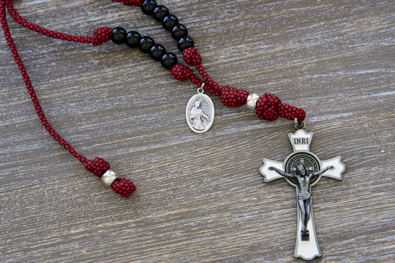 Militia Immaculatae - St. Maximilian Kolbe rearview mirror paracord rosary with black beads, silver Our Father bead, and white enamel St. Benedict crucifix, featuring an easy-to-use expansion mechanism for secure mounting.