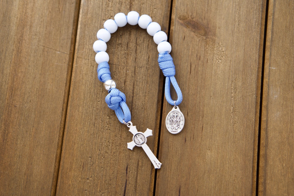 Children's Blue, White and Silver - 1 Decade Paracord Rosary: Durable and high-quality paracord 550, smaller beads for kids, white Hail Mary and silver Our Father beads, unique St. Benedict Crucifix and Miraculous Medal, perfect First Communion or Easter gift