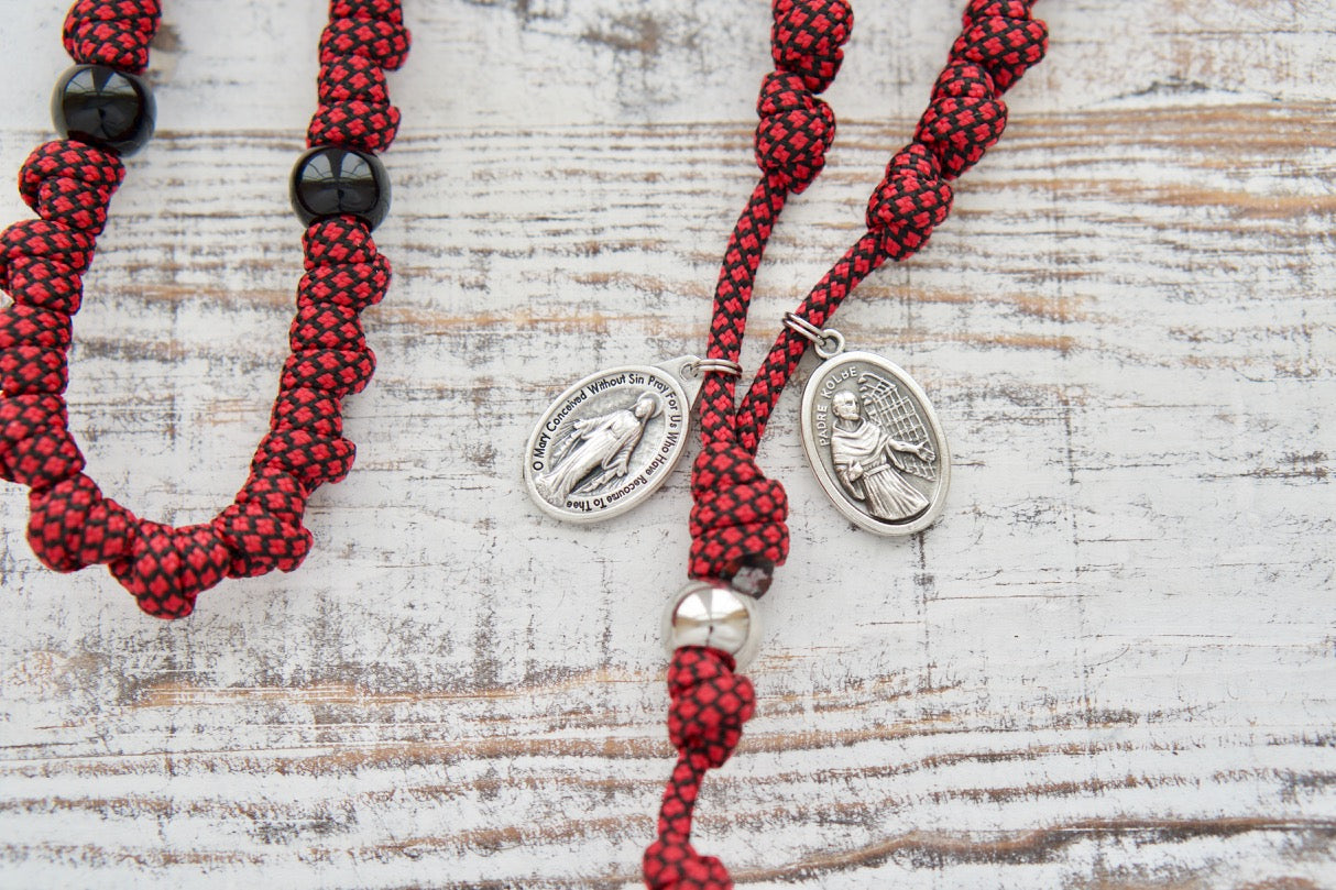 Militia Immaculatae - St. Maximilian Kolbe Red, White & Black Signature Knotted Rope Rosary - Handcrafted Paracord Catholic Gift for Prayer and Protection.