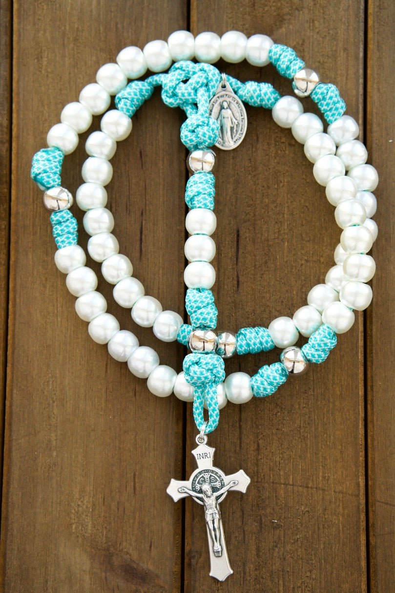 Sanctus Servo's Peaceful Waters White, Silver & Teal Blue Paracord Rosary - Durable 5 Decade Catholic Prayer Accessory with St. Benedict Crucifix and Miraculous Medal